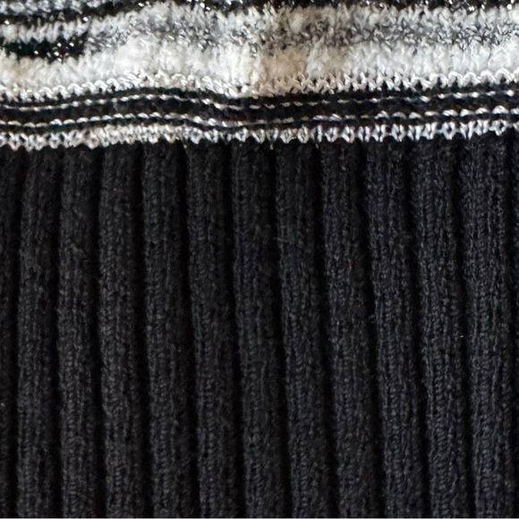 ST. JOHN ✘ Black Striped Knit Mock Neck Sleeveless Metallic Sweater Sheer Top, S - Picture 8 of 15